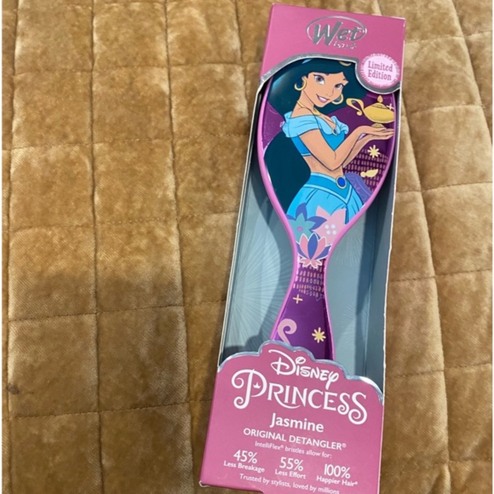 Princess Jasmine WET brush! LIMITED EDITION detangler- great 4 kids and adults!